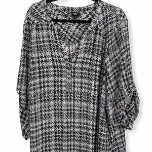 ✨ Torrid Harper Blouse Size 4 Black White Grey Pattern Work Top